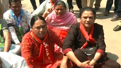 బట్టలూడేలా కొట్టారు, న్యాయమడిగితే ఇంతేనా: బోరుమన్న తెలంగాణ మహిళా నేతలు