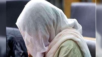 நட்சத்திர ஓட்டலில் போதையில் தள்ளாடிய இளம்பெண்... கட்டிலில் தள்ளி ரூம் பாய் அட்டகாசம்... சென்னையில் நடந்த பயங்கரம்..!