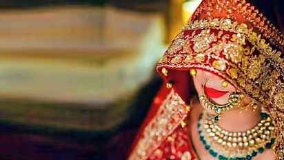 जिन लोगों की कुंडली में होते हैं ये खास योग, उन्हें मिलती है सुंदर पत्नी