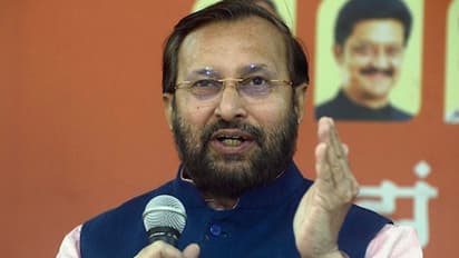 ആംആദ്മി പാര്‍ട്ടിയും കോണ്‍ഗ്രസും ന്യൂനപക്ഷങ്ങളുടെ മനസ്സില്‍ വിഷം നിറയ്ക്കുന്നുവെന്ന് കേന്ദ്രമന്ത്രി