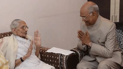 PM मोदी की मां से मिले राष्ट्रपति कोविंद, इस मुलाकत में ये थीं उनके साथ