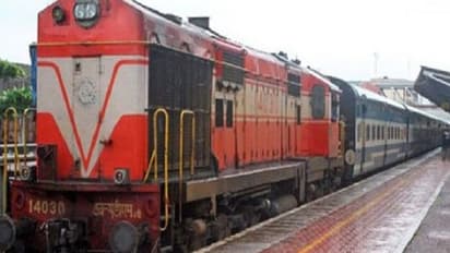 ಹುಬ್ಬಳ್ಳಿ ರೈಲ್ವೆ ನಿಲ್ದಾಣಲ್ಲಿ ಹೇಳೋರು ಕೇಳೋರು ಯಾರು ಇಲ್ವಾ?