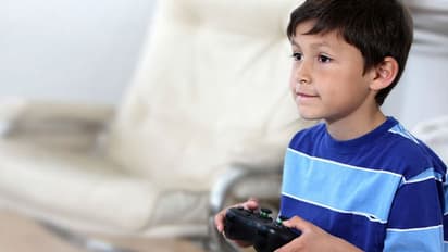 সন্তানকে শাসন করুন, আবার বন্ধুর মতো মিশুন