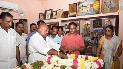 ప్రముఖ విద్యావేత్త అయోధ్య రామారావు కన్నుమూత: గంగుల నివాళి