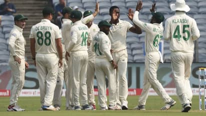 ENG vs SA: முதல் டெஸ்ட்டில் சீட்டுக்கட்டாய் சரிந்த இங்கி., பேட்டிங் ஆர்டர்!இங்கி.,யின் மானத்தை காப்பாற்றிய மழை