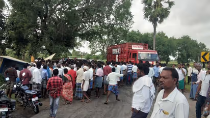 லாரி - புதிய டாடா ஏசி நேருக்கு நேர் மோதல்... 3 பேர் சம்பவ இடத்திலேயே உயிரிழப்பு..!