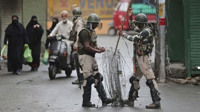 കശ്മീരിൽ 10 ജില്ലകളിൽ പോസ്റ്റ് പെയ്ഡ് മൊബൈൽ സേവനങ്ങൾ ഇന്ന് പുനഃസ്ഥാപിക്കും