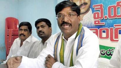 జగన్ కు మరో తలనొప్పి: తలతీసెయ్యాలంటూ వైసీపీ ఎంపీ రంగయ్య సంచలన వ్యాఖ్యలు