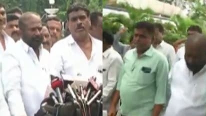 ప్రగతి భవన్ ముట్టడి: ఓయూ విద్యార్ధులను అడ్డుకొన్న పోలీసులు