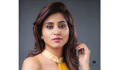 హాట్ నెస్ తో పిచ్చెక్కిస్తోన్న యాంకర్ వర్షిణి!