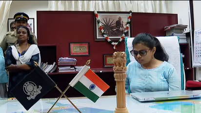 జిల్లా కలెక్టర్ గా అంధురాలు.... అందరికీ ఆదర్శం ఈ ప్రాంజల్