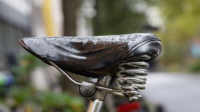 অদ্ভুত! সাইকেল নয় শুধুমাত্র সিট চুরিই ছিল বৃদ্ধের লক্ষ্য, ঘর থেকে মিলল ১৫৯সিট