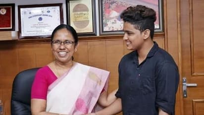 விமானத்தை இயக்கி சாதித்த திருநங்கை..!! உச்சி வானில் பறந்து சாகசம்...!!