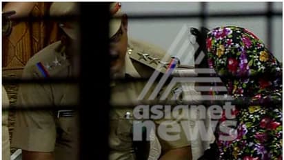 പൊന്നാമറ്റത്തെ തെളിവെടുപ്പ്; തുണിയില് പൊതിഞ്ഞ നിലയില് കുപ്പി, കണ്ടെത്തിയത് സയനൈഡോ?