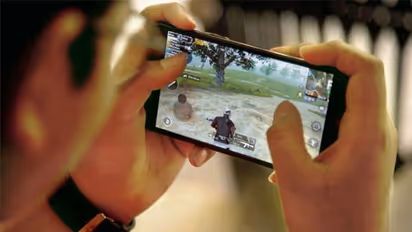 ರೈಲಿನಲ್ಲಿ ಪಬ್‌ ಜಿ ಆಡುತ್ತ ಕೆಮಿಕಲ್ ಕುಡಿದು ಪ್ರಾಣ ಕಳ್ಕೊಂಡ!