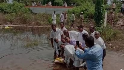 ಮಂಡ್ಯ: ಬಾಗಿನ ಅರ್ಪಿಸಲು ಶಾಸಕರೆದುರೇ ಬಣಗಳ ಕಿತ್ತಾಟ..!