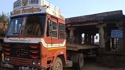 No Entry ಇದ್ರೂ ಲಾರಿ ನುಗ್ಗಿಸಿದ ಚಾಲಕ: ಐತಿಹಾಸಿಕ ಬನಶಂಕರಿ ದ್ವಾರ ಬಾಗಿಲಿಗೆ ಹಾನಿ