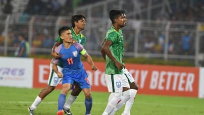 ഗുര്പ്രീതിന് പിഴച്ചു; ആദ്യ പകുതിയില് ബംഗ്ലാദേശ് മുന്നില്