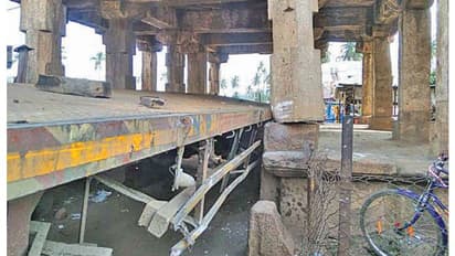 ಬನಶಂಕರಿ ದೇಗುಲಕ್ಕೆ ಲಾರಿ ನುಗ್ಗಿ ಹಾನಿ