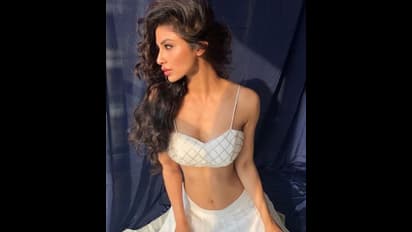 नागिन मौनी रॉय के इस अंदाज को देखकर आप भी हो जाएंगे फिदा