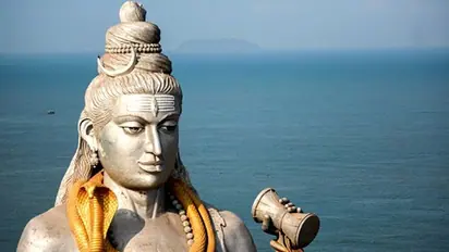 এই দিনেই মহাদেব নিজেকে আলোকশিখায় পরিণত করেছিলেন, জবাব দিয়েছিলেন ব্রহ্মা-বিষ্ণুকে