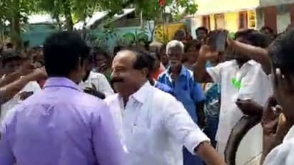 பறையிசை கேட்டு குதூகலித்து குத்தாட்டம் போட்ட தமிழக அமைச்சர்..! வைரலாக பரவும் வீடியோ..!