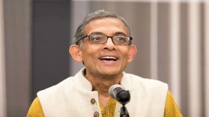 আবেগহারা সাউথ পয়েন্ট, ১২,০০০ ছাত্র-ছাত্রীর স্বাক্ষর পৌঁছবে অভিজিৎ-এর কাছে