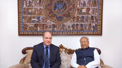 గవర్నర్ బిబీ హరిచందన్ తో అమెరికా కాన్సుల్ ప్రతినిధుల భేటీ