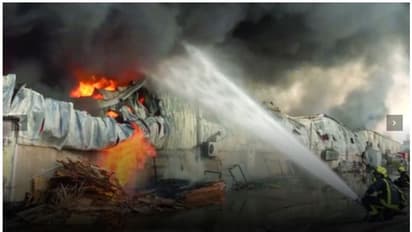 ಬೀದರ್ನಲ್ಲಿ ಹತ್ತಿ ಗೋದಾಮಿಗೆ ಬೆಂಕಿ: ಲಕ್ಷಾಂತರ ರು ಹಾನಿ