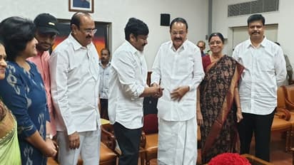 ఢిల్లీలో 'సైరా' హంగామా.. ఉపరాష్ట్రపతి వెంకయ్యకు స్పెషల్ షో!