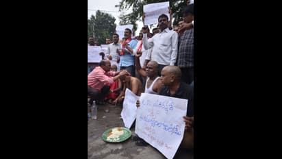 RTC Strike:సమ్మె ఉదృతం... కార్మికుల అర్థనగ్న ప్రదర్శన