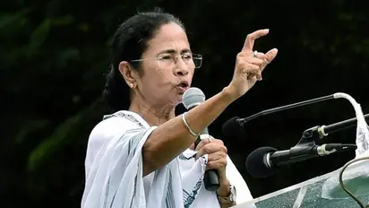 केजरीवाल की राह पर चली ममता दीदी, खेला बड़ा दांव