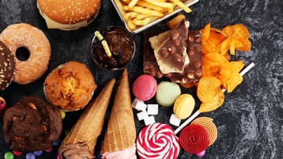 ഈ 4 ഭക്ഷണങ്ങൾ പല്ലിന് കേടുണ്ടാക്കും