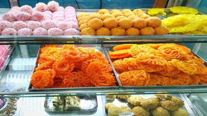 শেষপাতে মিষ্টি শরীরের জন্য কতটা উপকারী না ক্ষতিকর, জেনে নিন আপনিও