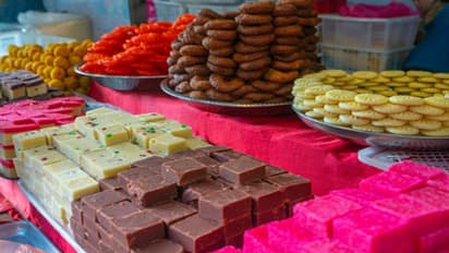 ಪ್ಯಾಕ್ ಮಾಡದ ಸಿಹಿ ಮೇಲೆ ಎಕ್ಸ್ಪೈರಿ ದಿನಾಂಕ ಕಡ್ಡಾಯ!