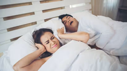 ಪತಿಯ ಗೊರಕೆ ಸಮಸ್ಯೆಗೆ ಹೀಗ್ ಮಾಡಿ ನೋಡಿ