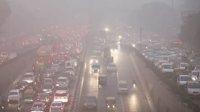 Post Diwali, Delhi witnesses 'very poor' air quality; Mumbai breathes easy