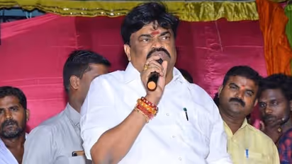 விருதுநகரை விட்டு வெளியே செல்லலாம்.. ஆனால் ஒரு கண்டிஷன்.. ராஜேந்திர பாலாஜி வழக்கில் நீதிமன்றம் புதிய உத்தரவு.!