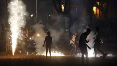 தீபாவளி பட்டாசுகளால் கண்ணில் காயம் ஏற்பட்டால் என்ன செய்ய வேண்டும்? என்ன செய்யக்கூடாது?  