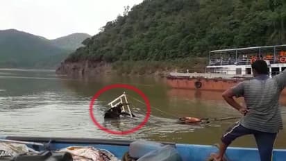 బోటు వెలికితీతలో పురోగతి: కచ్చులూరులో లంగర్కు చిక్కిన రెయిలింగ్