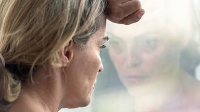 মেনোপজের সঙ্গে লড়ছেন? এই পাঁচটি খাবার শরীরে নতুন উদ্যম ও শক্তি আনবে