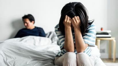 వివాహితతో రాసలీలలు: దుస్తులిప్పేసి నగ్నంగా ఊరేగించిన స్థానికులు