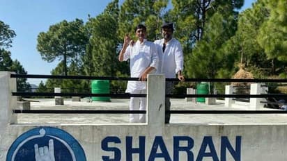 ஆன்மீக யாத்திரையில் நண்பருடன் சேர்ந்து ரஜினி செய்த அட்டகாசங்கள்...! புகைப்பட தொகுப்பு!