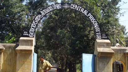 പൂജപ്പുര ജയിലിൽ നിന്ന് കഞ്ചാവ്, വിയ്യൂരിൽ നിന്ന് ആറ് ഫോണുകൾ: ജയിലുകളിൽ വ്യാപക പരിശോധന