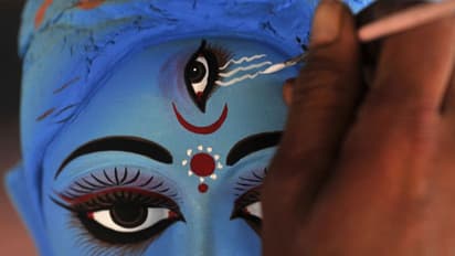 কেন নগ্নরূপে পূজিত হন মা কালী, জেনে নিন এর পিছনে লুকিয়ে থাকা কারণ