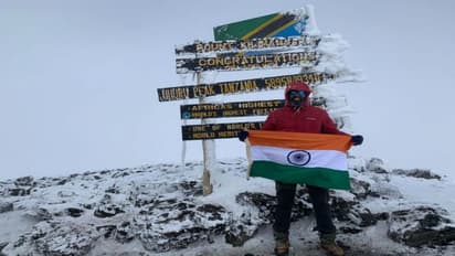 పదమూడేళ్లకే కిలిమంజారో అధిరోహించిన హైదరాబాద్ చిన్నారి..