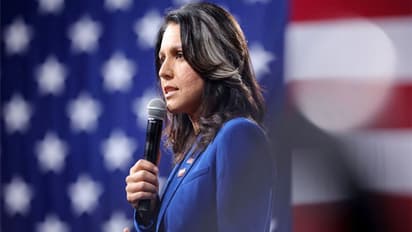 तुलसी गबार्ड का क्लिटंन को जवाब, कहा- आमने-सामने करें मुकाबला, कायरों की तरह पीछे ना छिपे