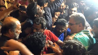 బైక్ మీద ఫాలో అయిన అభిమానికి రజినీకాంత్ షాకిచ్చాడు!