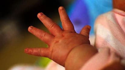 വയറു വേദനയെ തുടർന്ന് പെണ്‍കുട്ടിയെ ആശുപത്രിയിൽ പ്രവേശിപ്പിച്ചു; ഇടുക്കിയിൽ ഒൻപതാം ക്ലാസുകാരി പ്രസവിച്ചു