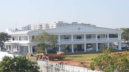 ''ఆర్టిసి కార్మికుల కడుపు మండుతుంటే... ప్రగతిభవన్ లో యాటల కోత''